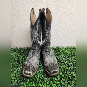 Circle G Corral Distressed Wing & Cross Embroidered Cowboy Boot Square Toe Sz 8